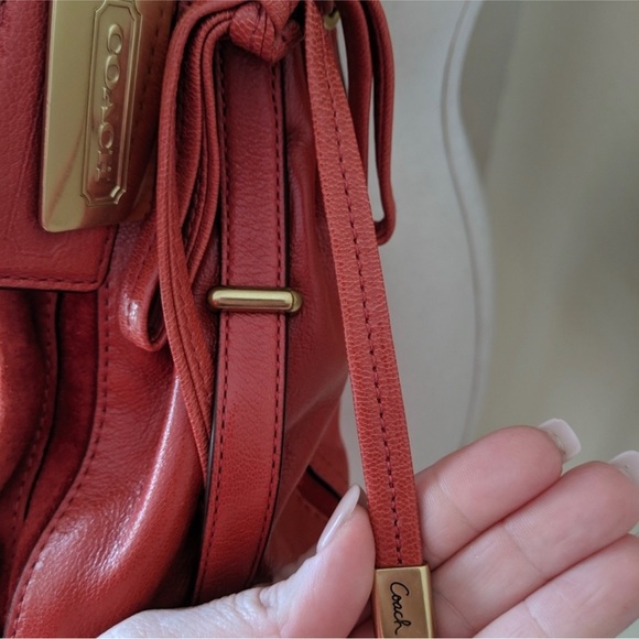 Coach - Picture 3 of 4